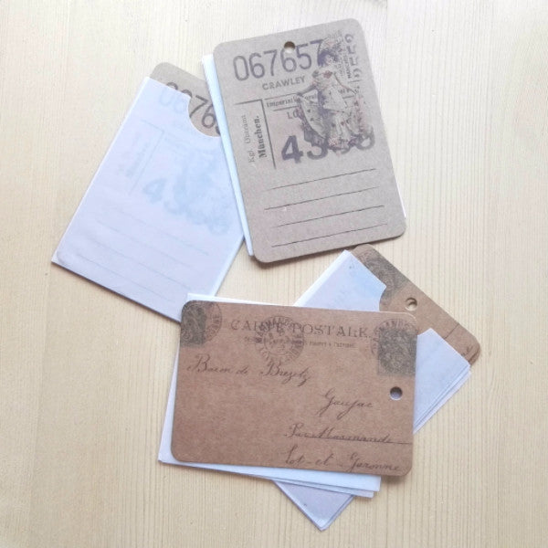 Étiquettes artisanales vintage avec enveloppe en papier végétal. Artisanat et Vintage